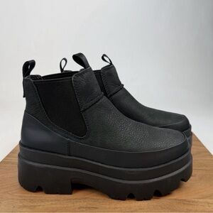 NEW NWOB Women’s UGG Brisbane Chelsea Black Waterproof Boots size 9.5 M